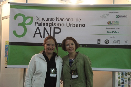 Eliana Azevedo e Amy Olson Eliana Azevedo e Amy Olson
